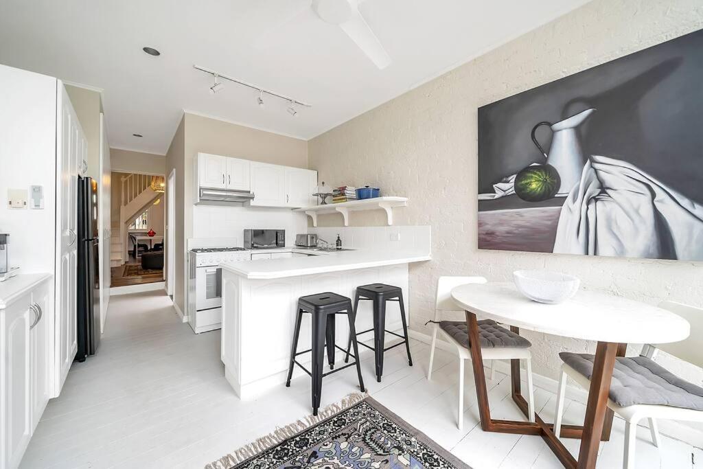 Ideal Location 3 Bdr Paddo Terrace Parking & Pets Holiday home Sydney