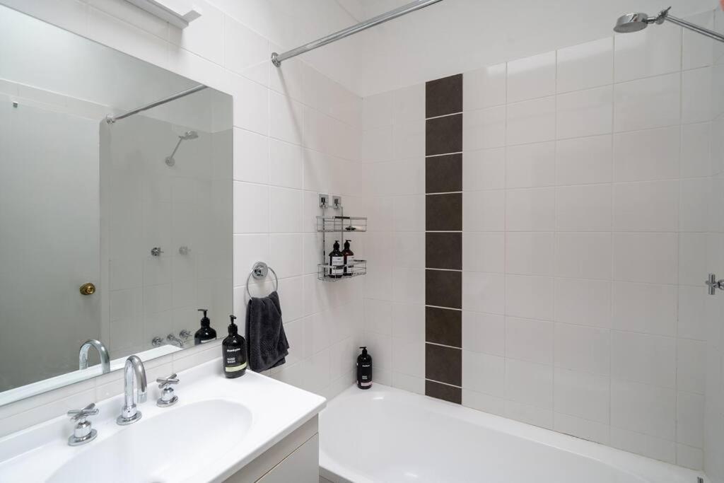 Ideal Location 3 Bdr Paddo Terrace Parking & Pets