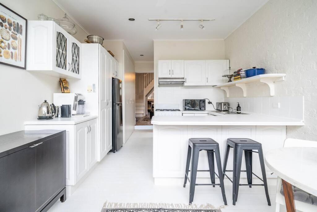 Ideal Location 3 Bdr Paddo Terrace Parking & Pets Holiday home Sydney