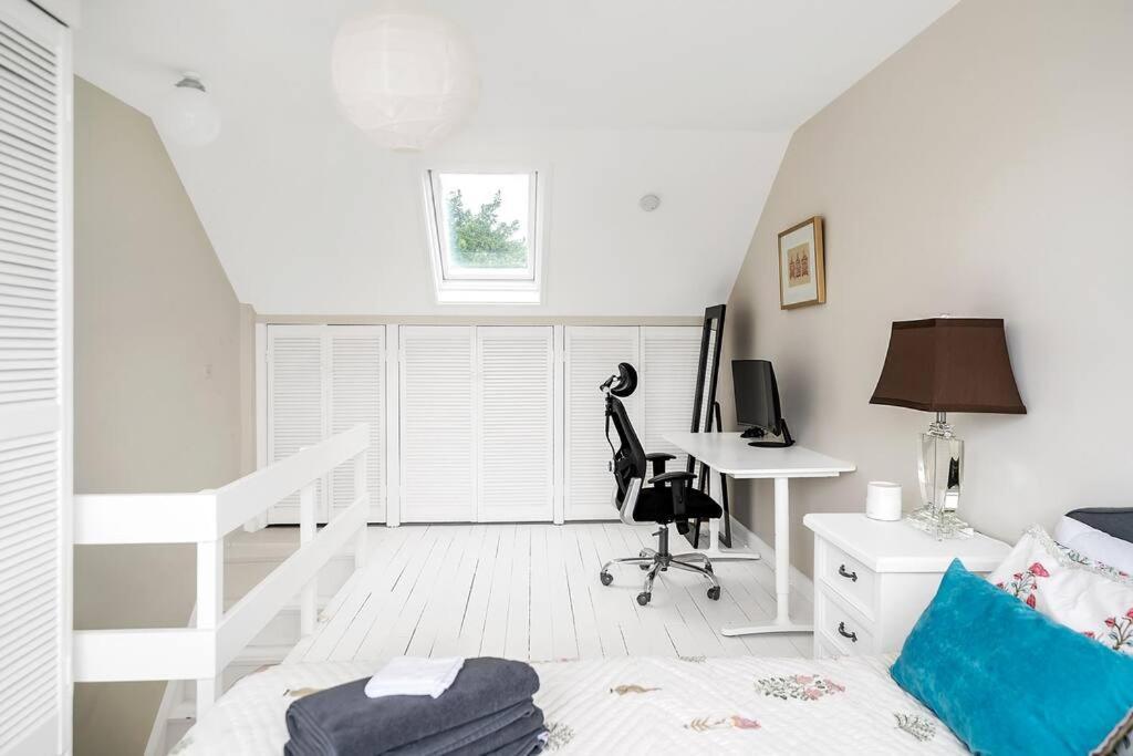 Ideal Location 3 Bdr Paddo Terrace Parking & Pets Holiday home *